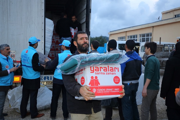 Diyanet Vakfı, yaraları sarmaya devam ediyor