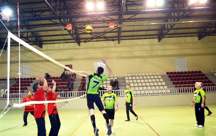 Alaca’da Voleybol Turnuvası Başladı
