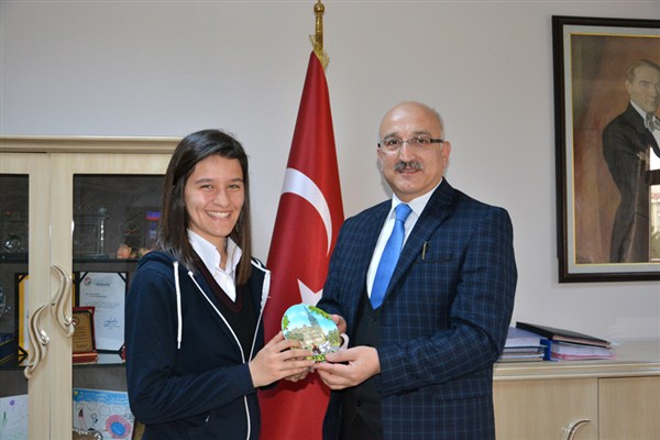 Sevilla’ya giden Öğrenciler Seyit Ali Büyük’ü Makamında Ziyaret Etti.