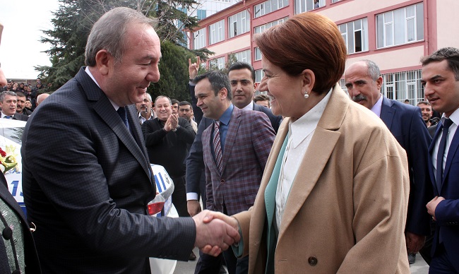 Şahiner, Meral Akşener’i Genel Başkan Gibi Karşıladı