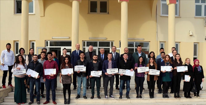 İİBF’de Girişimcilik Sertifikaları Törenle Dağıtıldı