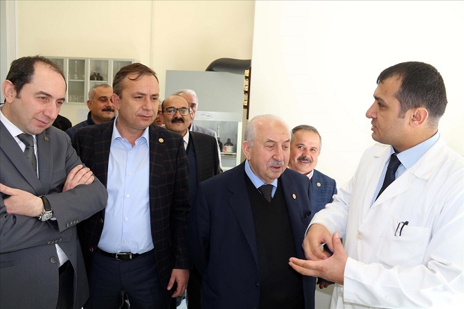 Kavuştu İle Ceylan, Analiz Laboratuvarını İnceledi