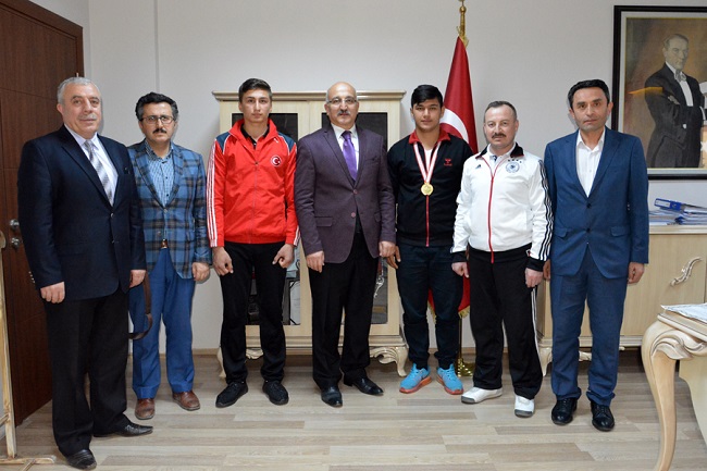 Büyük, Şampiyonları Ödüllendirdi