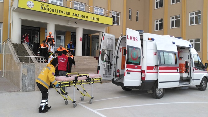 Bahçelivler Anadolu Lisesinde Deprem Tatbikatı