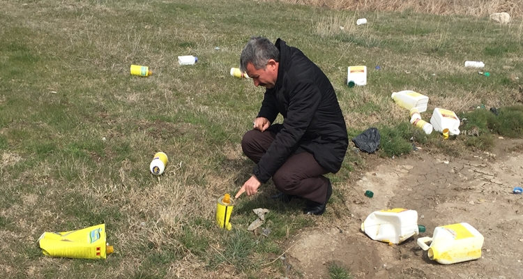 Gül’den Doğaya Atılan Zirai İlaç Ambalajlarına Tepki