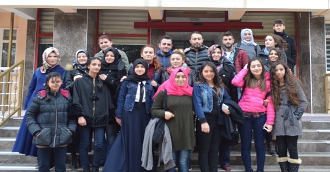 Çorumlu Gençlerden Huzurevine Ziyaret