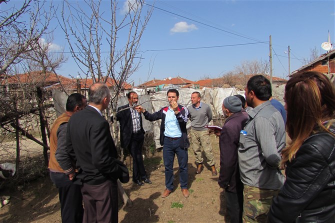 Büyükdona’da Köylülere Budama Kursu
