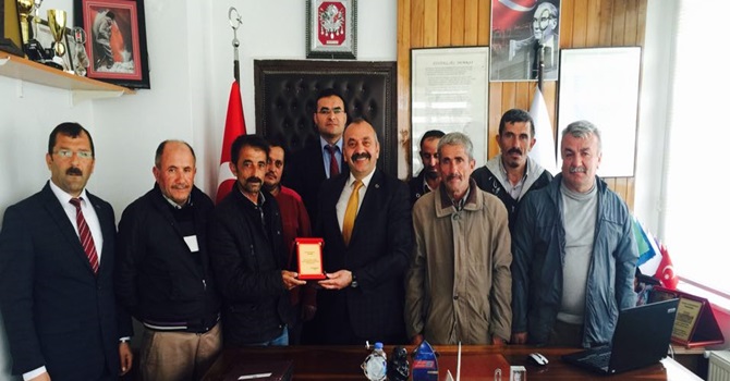 İşçilerden İsbir’e Teşekkür Plaketi