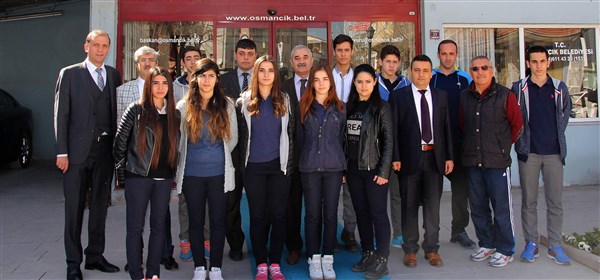 Başkan Karataş’tan Sporculara Ödül