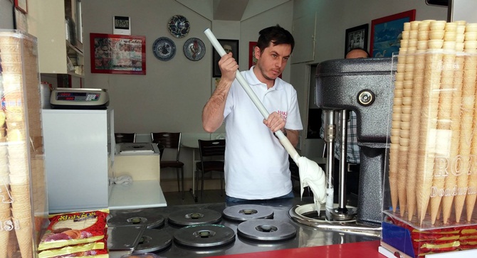 45 Yıldır “İtalyan Usulü” Dondurma Yapıyorlar