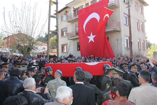 Şehidimizi Toprağa Verdik