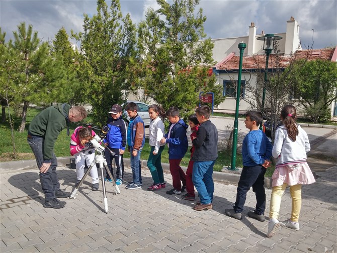 Öğrenciler Uzayın Derinliklerine Yolculuk Yaptı