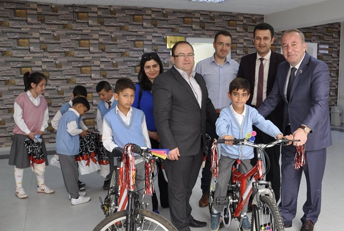 Kitap Okuyanlar Bisiklet Kazandı