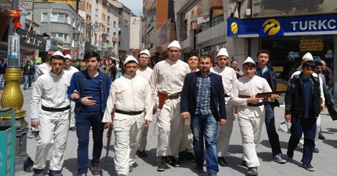 AK Gençlik Tarihi Hatırlattı