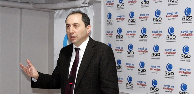 ‘Tüm İnsanlığa Hizmet Etmeyi Gaye Edinin’