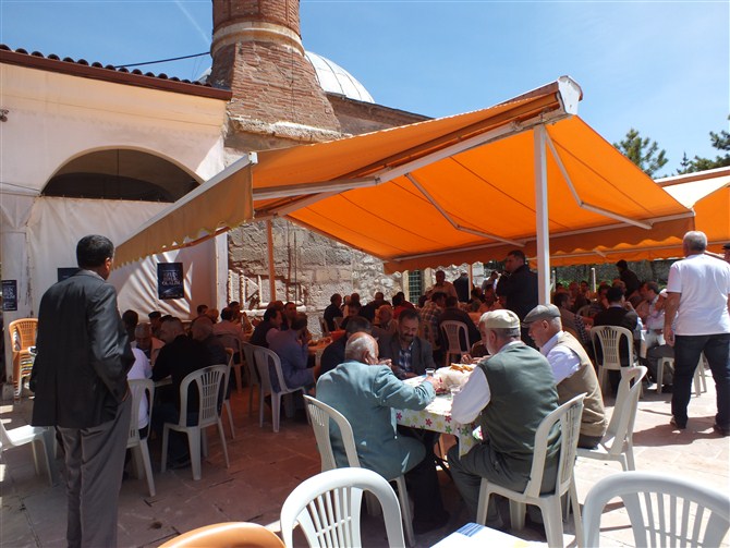 Cemaat 750 Kişiye Yemek Verdi