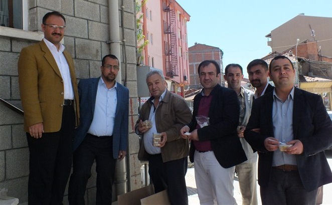 Sancaktar Esnafı Helva Dağıttı