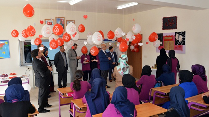 Büyük, ‘Peygamber Sevgisi Panolara Yansımış’