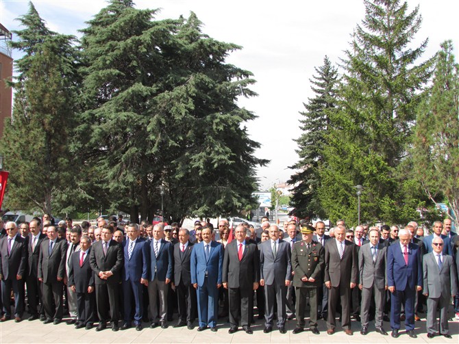 Çorum’da, 23 Coşkusu Atatürk Anıt’ında Başladı