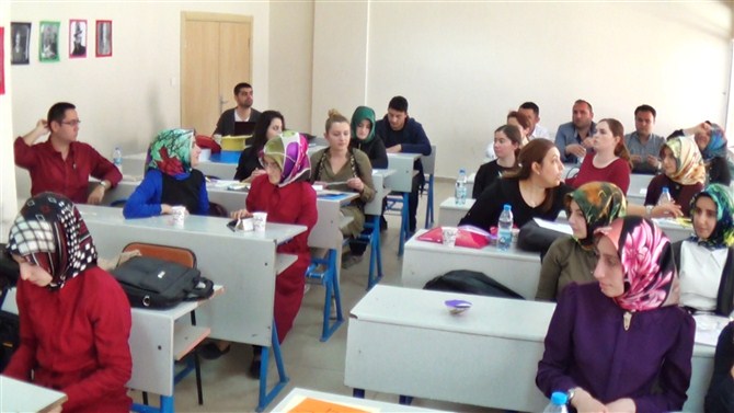Öğretmen Adaylarına Çorum’da Eğitime Katılıyor