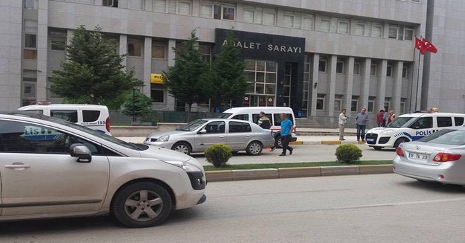 Adliye Önünde Silahlı Saldırı