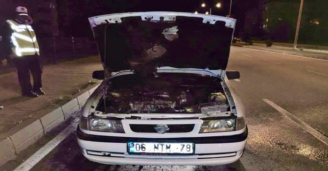 Seyir Halindeki Otomobil Alev Aldı