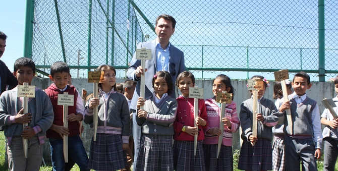 İlkokul Öğrencilerinden Şehitlere Veda