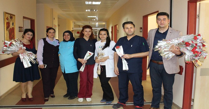 Belediye’den Karanfilli Kutlama