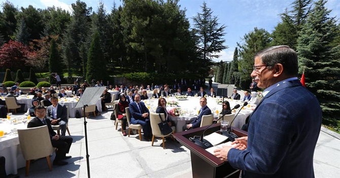 Başbakan İşçilerle Biraraya Geldi