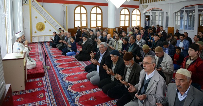 Satıcı Ailesi Anneleri İçin Mevlid-i Şerif Okuttu