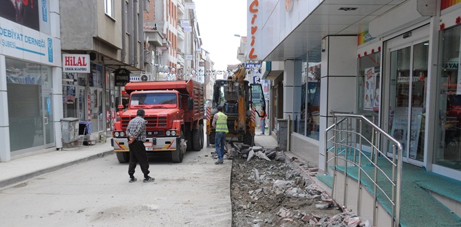 Azapahmet’te Yaya Yolu Genişletiliyor