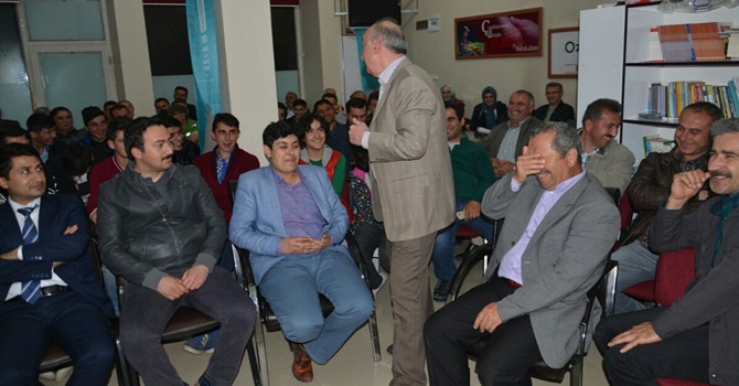 ‘İnsan İçindekini Görüyor’