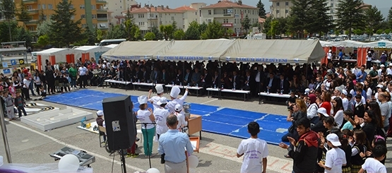 Dumlupınar’da Bilim ve Sanat Şenliği Yapıldı