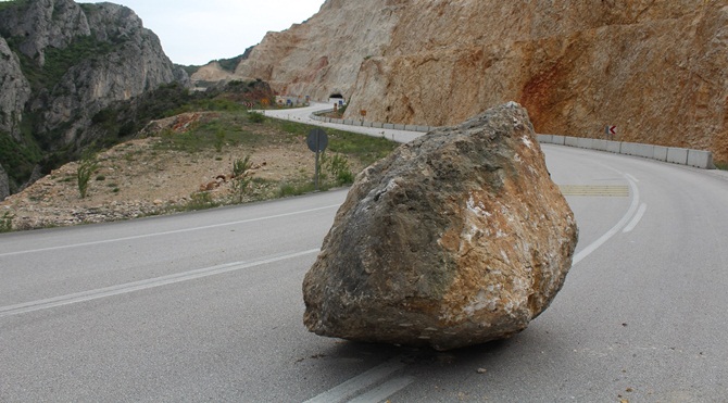 Bu Dev Kayalar Kepçe İle Konuldu