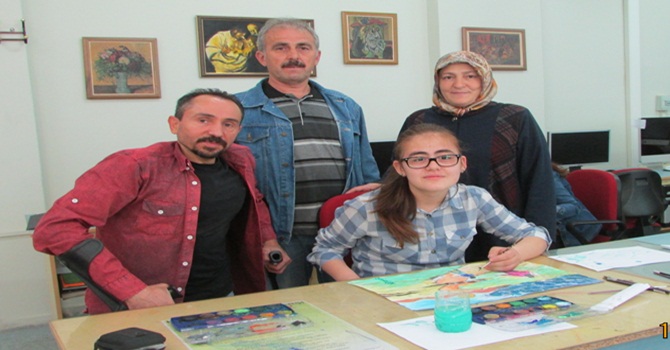 Kendi Yaşadıklarını Çizgilerle Anlattı