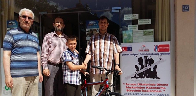 Gül-Der Bisiklet Hediye Etti