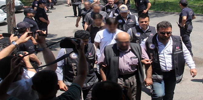 FETÖ/PYD Operasyonunda 8 Tutuklama