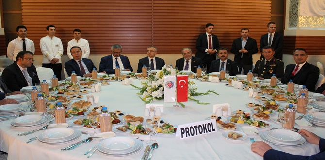 Bakan Ağbal,İş Adamlarıyla İftarda Buluştu