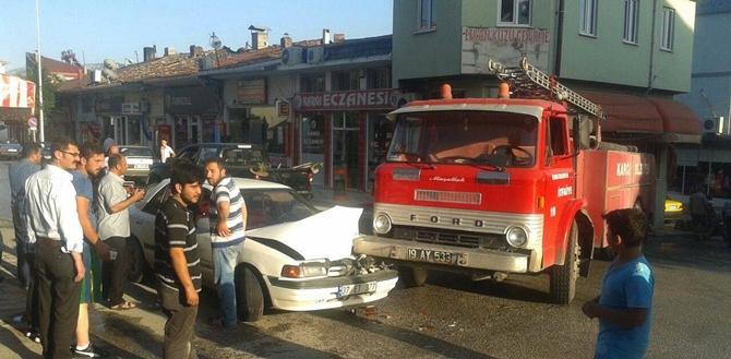 Çorum’da İtfaiye Aracı İle Otomobil Çarpıştı