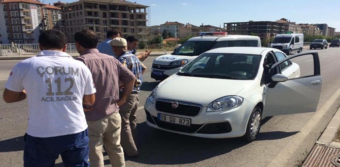 Otomobil Yayaya Çarptı