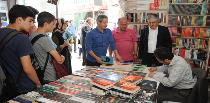 Metin Karabaşoğlu, Okurları ile Buluştu