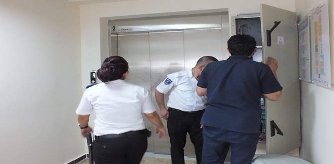 Protokol Asansörün Azizliğine Uğradı