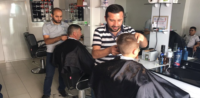 Sungurlu’da Berberler Bayram Mesaisine Başladı
