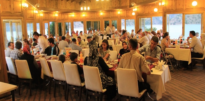 Altınkoz Sosyal Tesislerinde İftar Vakti