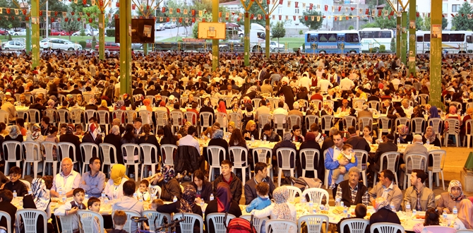 Belediye, Mahalle İftarlarını Buharaevler’den Başlatıyor