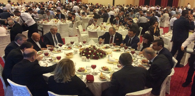 Uslu, ÇSGB İftarına Katıldı