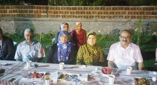 Yeşilköy’de, Yüzlerce Kişilik İftar