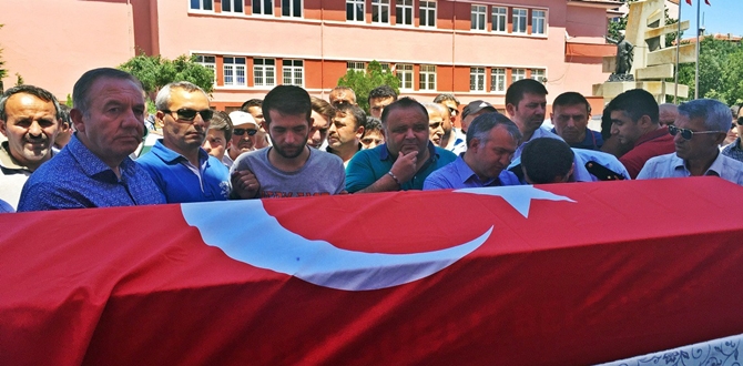 Demokrasi Şehitleri Toprağa Verildi