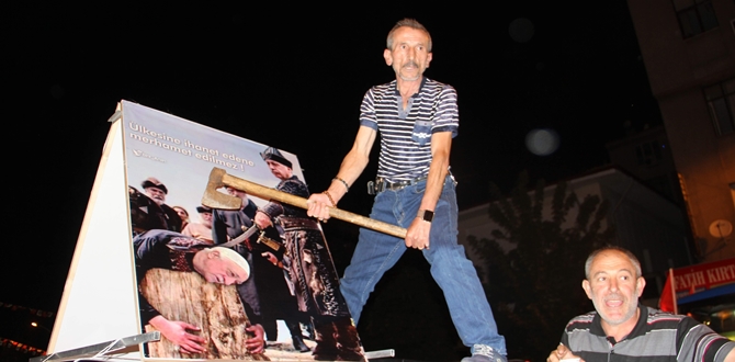 Elindeki Baltayla İdam İstedi