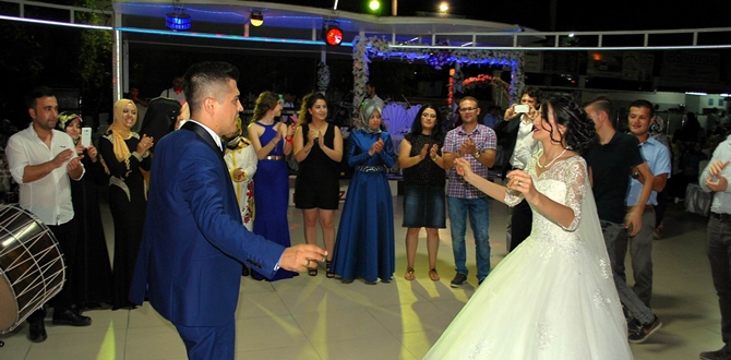 Bu Düğün, Bu Defa Damatlı Yapıldı
